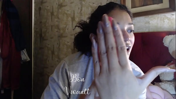 Ebony MILF slut fingers her holes with long nails